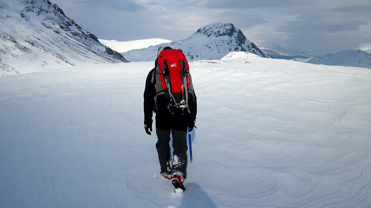 winter mountaineering courses holidays