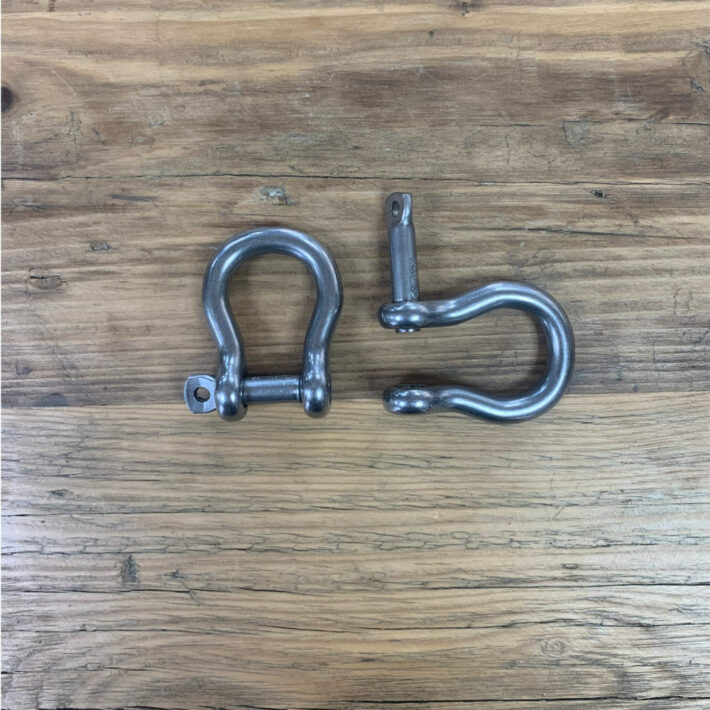 Bow shackle 8mm metal. left: closed shackle. right: open shackle.