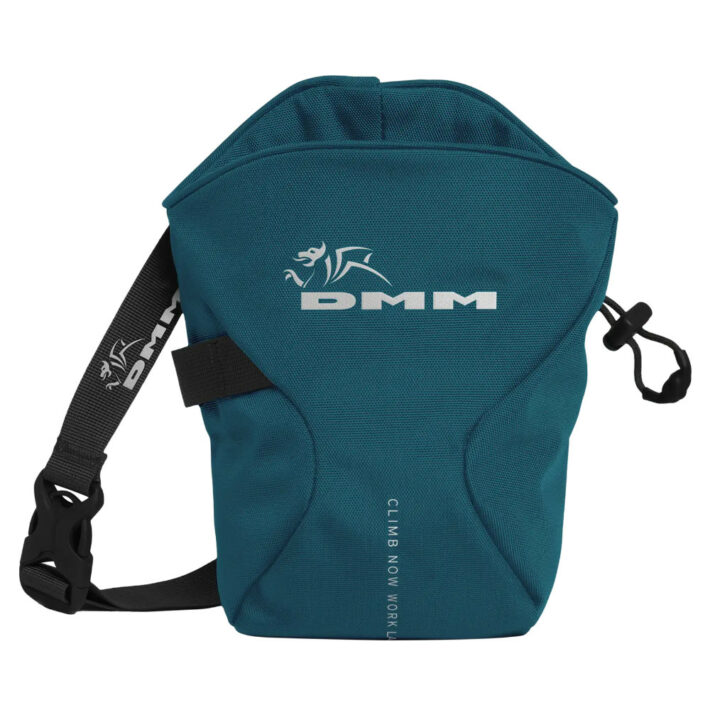 DMM Traction Chalk Bag. Colour: Blue with grey detailing and DMM brand logo. Front facing image with waist strap and clip in shot.